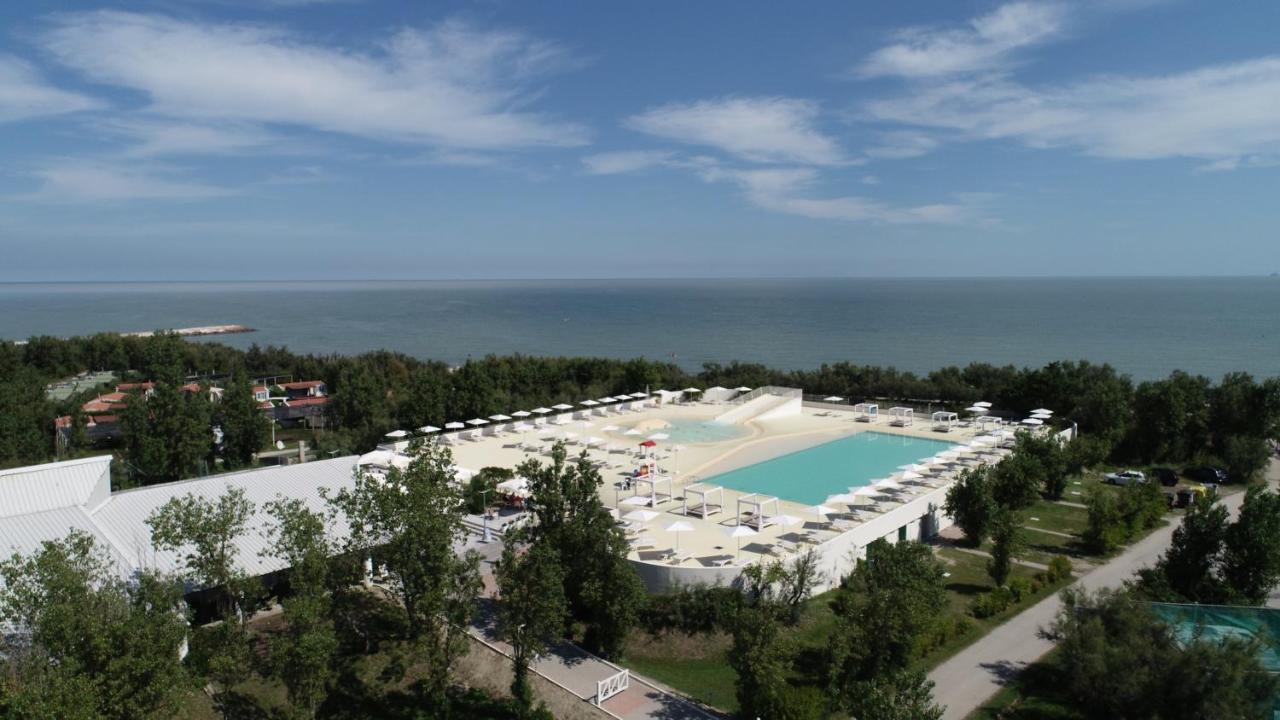 Happy Camp Mobile Homes In Camping Village Rosapineta Rosolina Mare Exterior foto